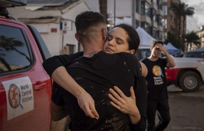 ROSALÍA ESTUVO EN VALENCIA BRINDANDO AYUDA A LOS AFECTADOS POR LA DANA